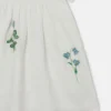 Abito con maniche ad aletta e ricami floreali Abito con maniche ad aletta e ricami floreali