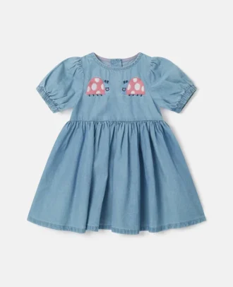 Abito in denim con ricamo a forma di coccinella