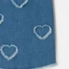 Abito in denim elasticizzato con toppa a forma di cuore con frange Abito in denim elasticizzato con toppa a forma di cuore con frange
