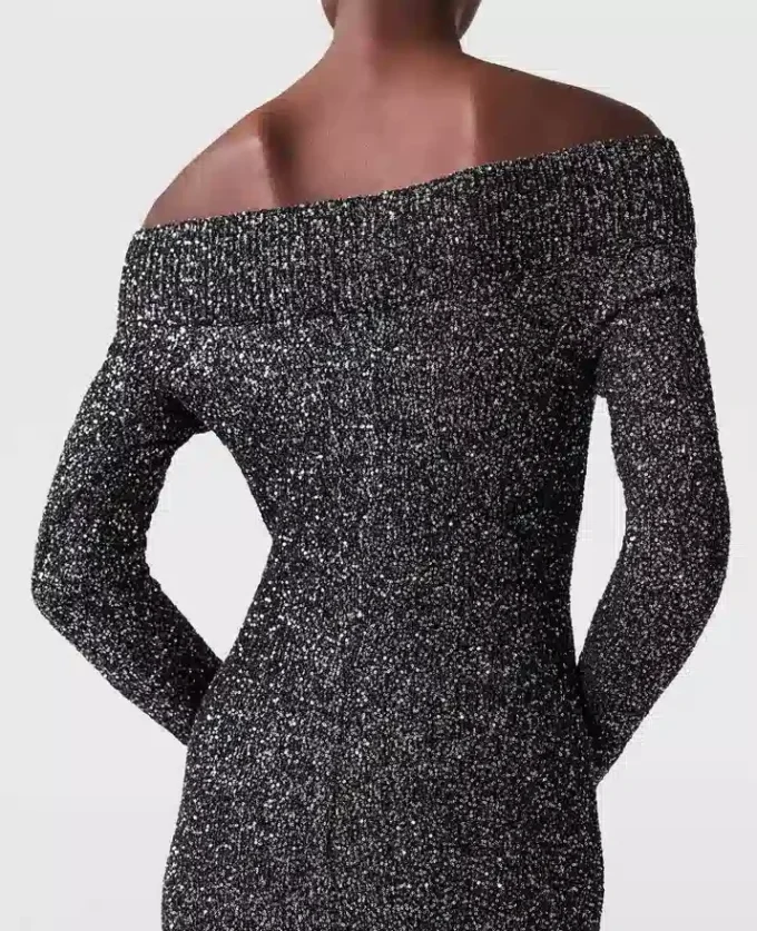Abito lungo con spalle scoperte e paillettes Abito lungo con spalle scoperte e paillettes
