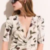 Abito midi a maniche corte in maglia con stampa ciliegie Abito midi a maniche corte in maglia con stampa ciliegie