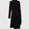 Abito midi asimmetrico con mantella Abito midi asimmetrico con mantella