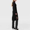 Abito midi asimmetrico con mantella Abito midi asimmetrico con mantella