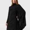 Abito midi asimmetrico con mantella Abito midi asimmetrico con mantella