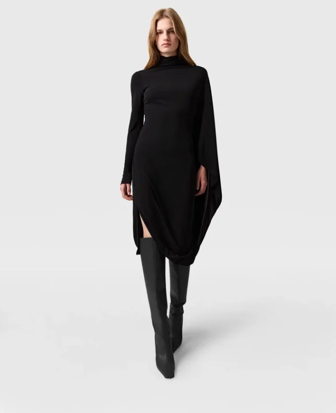 Abito midi asimmetrico con mantella Abito midi asimmetrico con mantella