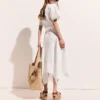 Abito midi con cintura e maniche corte Abito midi con cintura e maniche corte