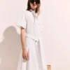 Abito midi con cintura e maniche corte Abito midi con cintura e maniche corte