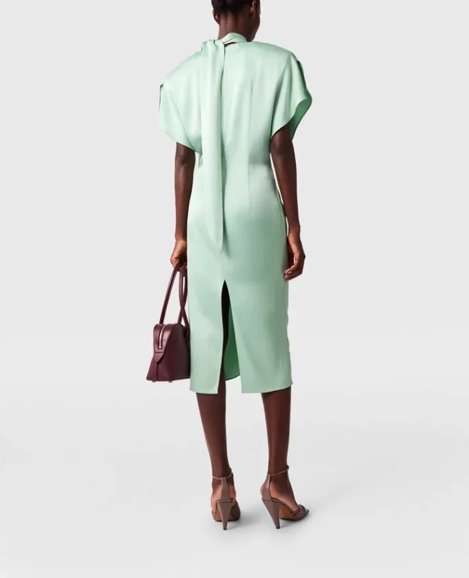 Abito midi con maniche ad aletta, scollo all’americana e drappeggio Abito midi con maniche ad aletta, scollo all’americana e drappeggio