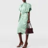 Abito midi con maniche ad aletta, scollo all’americana e drappeggio Abito midi con maniche ad aletta, scollo all’americana e drappeggio