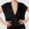 Abito midi con scollo a V profondo e maniche ad aletta Abito midi con scollo a V profondo e maniche ad aletta
