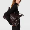 Abito midi in maglia a costine con zip sul collo Abito midi in maglia a costine con zip sul collo