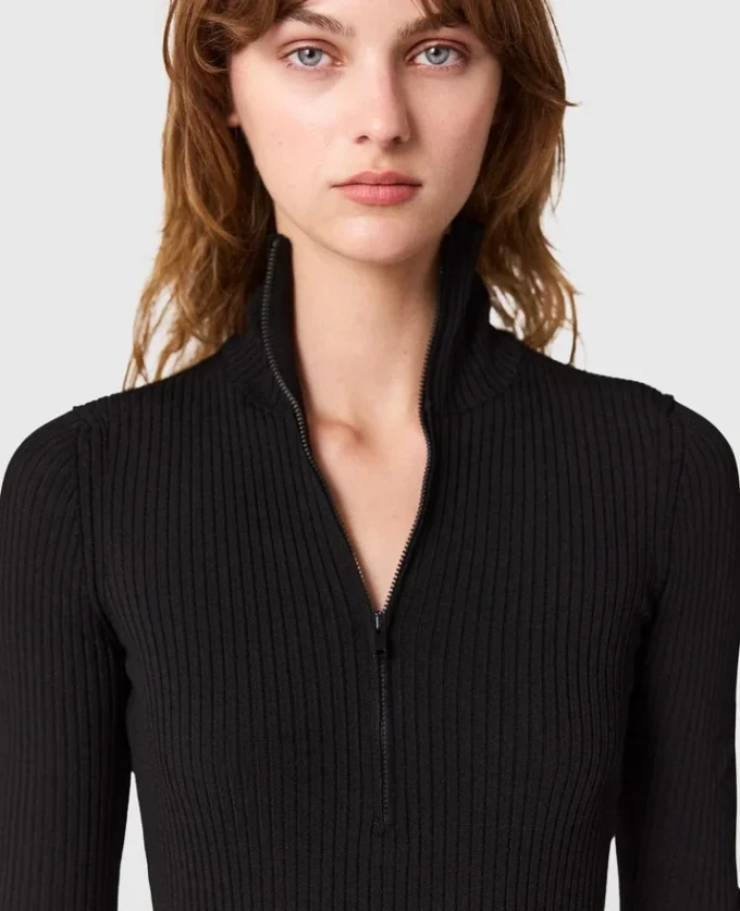 Abito midi in maglia a costine con zip sul collo Abito midi in maglia a costine con zip sul collo