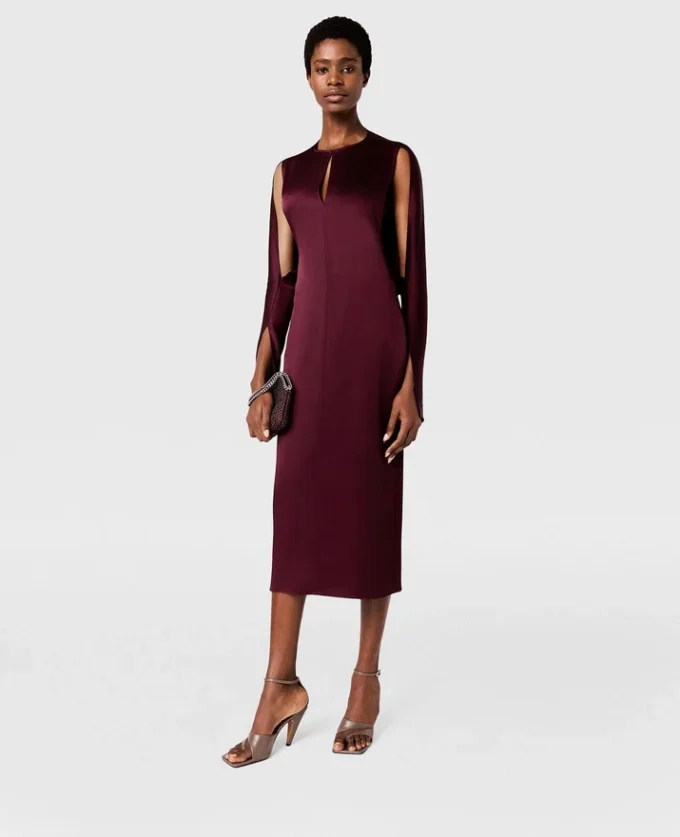 Abito midi in raso con maniche a mantella e cut-out Abito midi in raso con maniche a mantella e cut-out