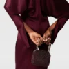 Abito midi in raso con maniche a mantella e cut-out Abito midi in raso con maniche a mantella e cut-out