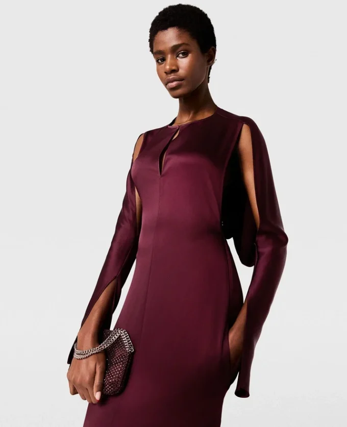 Abito midi in raso con maniche a mantella e cut-out Abito midi in raso con maniche a mantella e cut-out