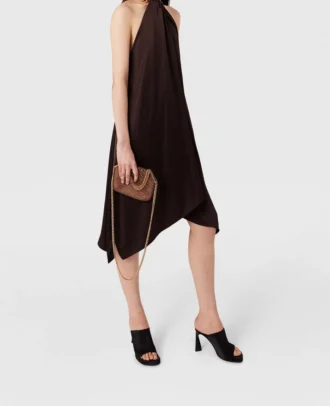 Abito midi in raso con scollo all’americana e catena