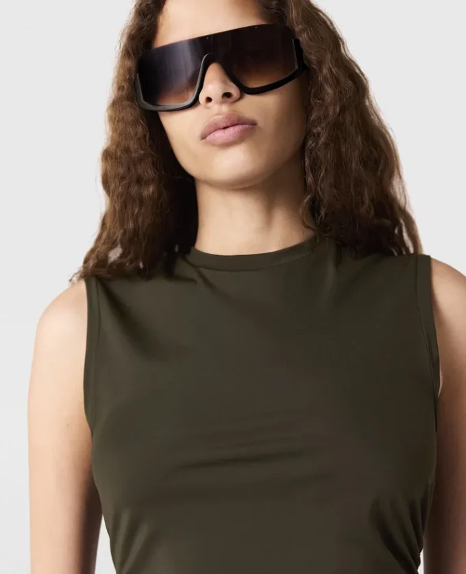 Abito midi senza maniche con collo rotondo e maglia intrecciata Abito midi senza maniche con collo rotondo e maglia intrecciata