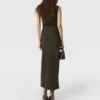 Abito midi senza maniche con collo rotondo e maglia intrecciata Abito midi senza maniche con collo rotondo e maglia intrecciata