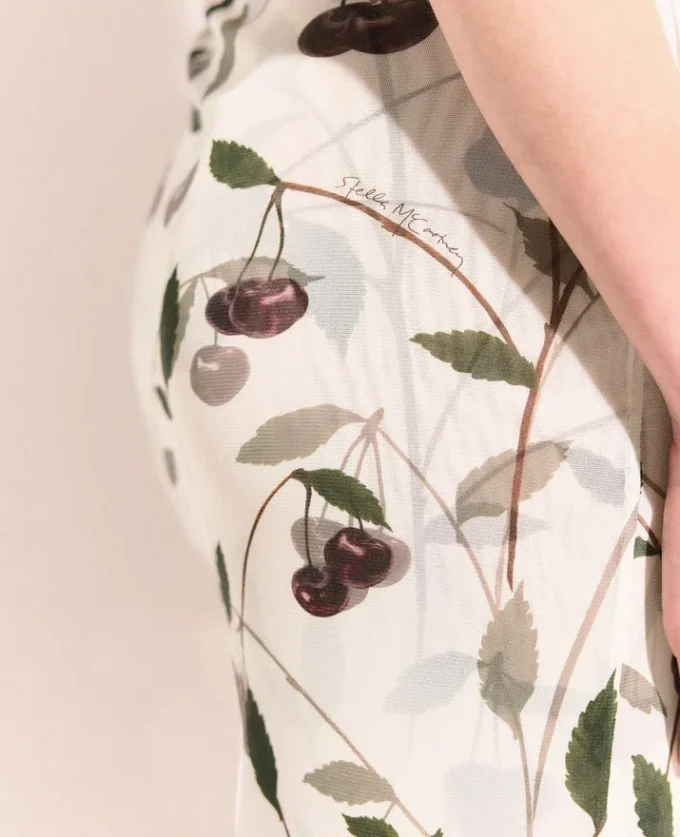 Abito midi senza spalline in maglia con stampa ciliegie Abito midi senza spalline in maglia con stampa ciliegie