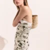 Abito midi senza spalline in maglia con stampa ciliegie Abito midi senza spalline in maglia con stampa ciliegie