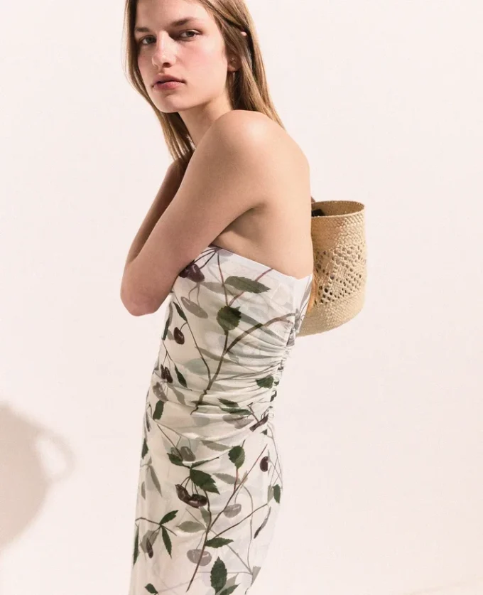 Abito midi senza spalline in maglia con stampa ciliegie Abito midi senza spalline in maglia con stampa ciliegie