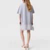 Abito T-shirt con inserti in pizzo