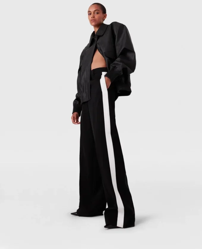 Pantaloni a vita bassa a righe e gamba dritta Pantaloni a vita bassa a righe e gamba dritta
