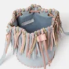 Borsa a secchiello con frange e nappine Borsa a secchiello con frange e nappine