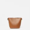 Borsa a secchiello Frayme con borchie e finitura Alter Mat granulosa Borsa a secchiello Frayme con borchie e finitura Alter Mat granulosa