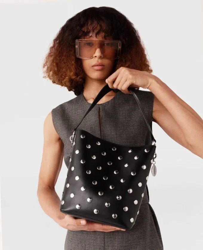 Borsa a secchiello grande con borchie Frayme Borsa a secchiello grande con borchie Frayme