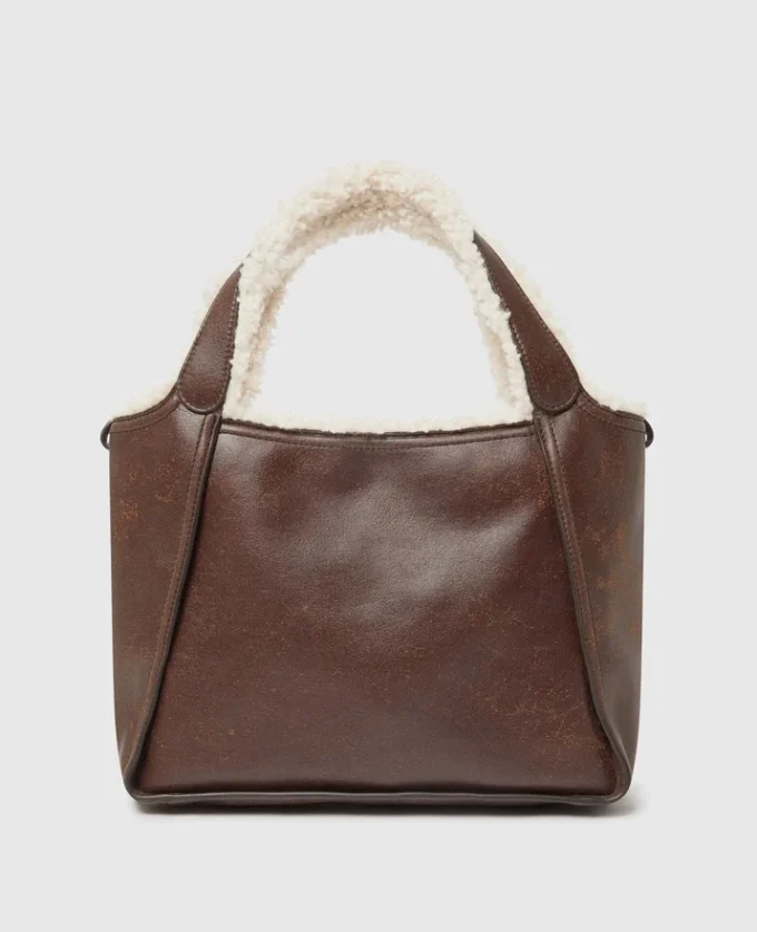 Borsa a tracolla con fodera in peluche con logo Borsa a tracolla con fodera in peluche con logo