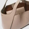 Borsa a tracolla con manico superiore e logo Borsa a tracolla con manico superiore e logo