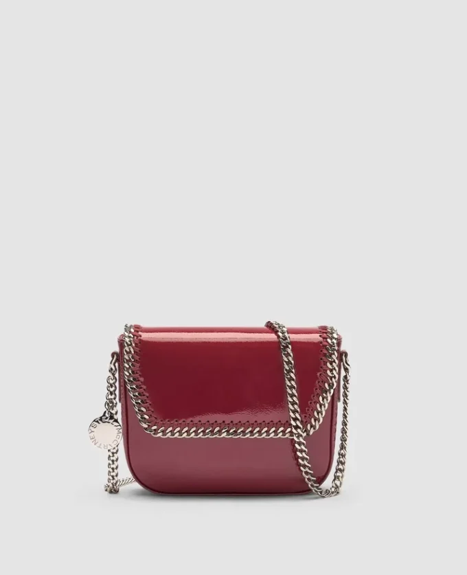 Borsa a tracolla con patta Falabella in vernice Borsa a tracolla con patta Falabella in vernice