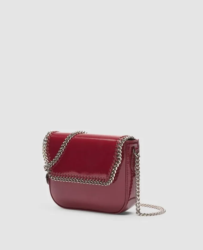 Borsa a tracolla con patta Falabella in vernice Borsa a tracolla con patta Falabella in vernice