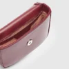 Borsa a tracolla con patta Falabella in vernice Borsa a tracolla con patta Falabella in vernice