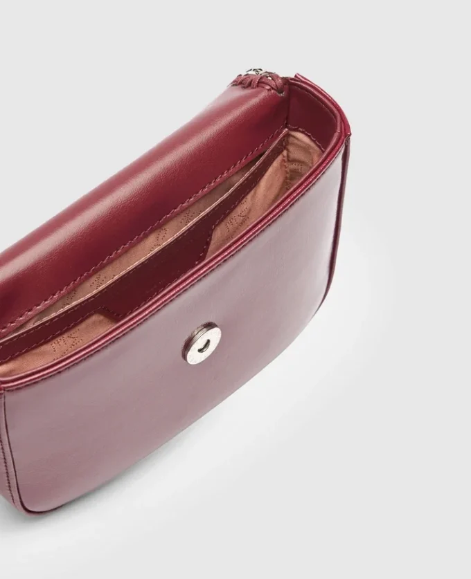 Borsa a tracolla con patta Falabella in vernice Borsa a tracolla con patta Falabella in vernice