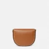 Borsa a tracolla con patta media Frayme Studded Grainy Alter Mat Borsa a tracolla con patta media Frayme Studded Grainy Alter Mat