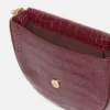 Borsa a tracolla media con patta effetto coccodrillo Frayme Borsa a tracolla media con patta effetto coccodrillo Frayme
