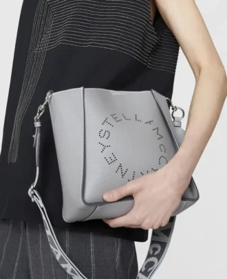 Borsa a tracolla quadrata con logo Borsa a tracolla quadrata con logo