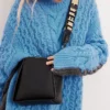Borsa a tracolla quadrata con logo