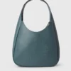 Borsa hobo grande con logo borchiato Borsa hobo grande con logo borchiato
