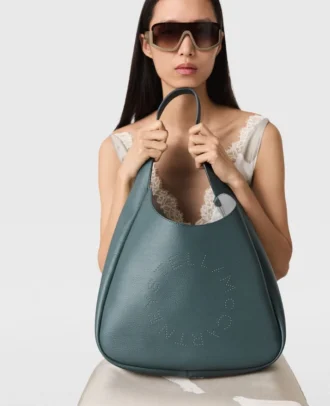 Borsa hobo grande con logo borchiato