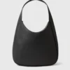Borsa hobo grande con logo borchiato Borsa hobo grande con logo borchiato