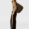 Borsa hobo grande in pelle scamosciata con logo Borsa hobo grande in pelle scamosciata con logo