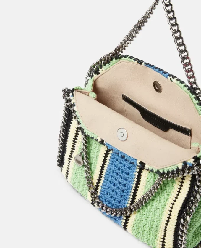 Borsa mini Falabella in cotone a righe lavorata all’uncinetto Borsa mini Falabella in cotone a righe lavorata all’uncinetto