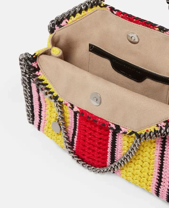 Borsa mini Falabella in cotone a righe lavorata all’uncinetto Borsa mini Falabella in cotone a righe lavorata all’uncinetto