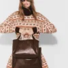Borsa tote con fodera in peluche con logo