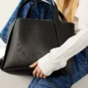 Borsa tote grande con logo Borsa tote grande con logo