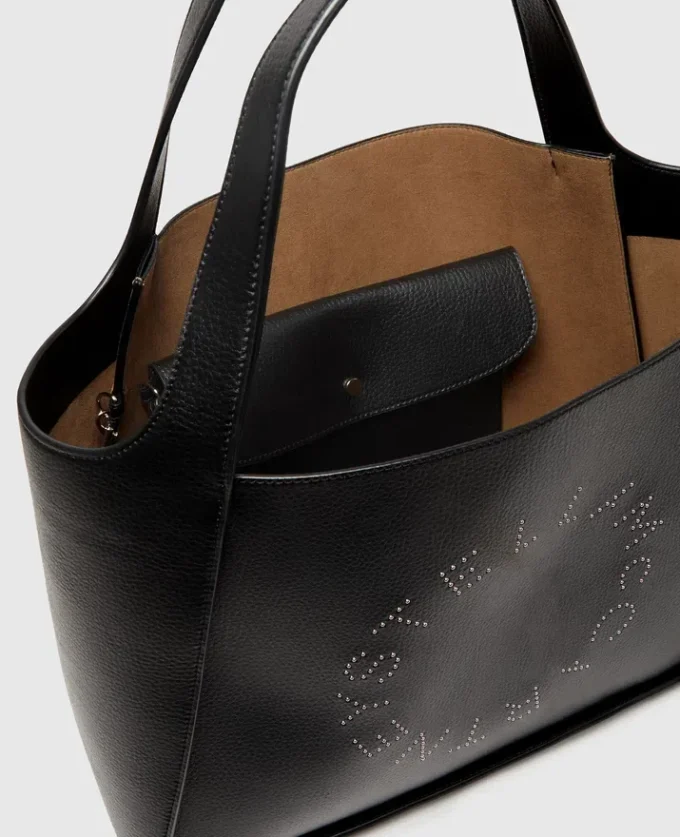 Borsa tote grande con logo e borchie Borsa tote grande con logo e borchie