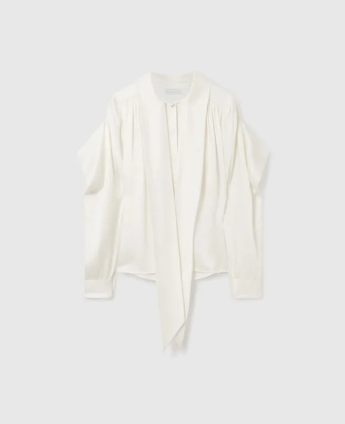 Camicia a maniche lunghe con collo a cravatta e spalline Camicia a maniche lunghe con collo a cravatta e spalline